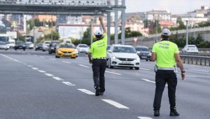 Bayramda kara yollarında 208 bin 900 emniyet ve jandarma personeli görev yapacak