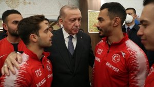 Cumhurbaşkanı Erdoğan, sporcularla iftarda bir araya geldi