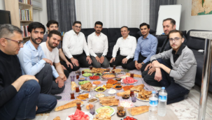 ERÜ Rektörü Çalış, Öğrenci Evinde Sahur Yaptı
