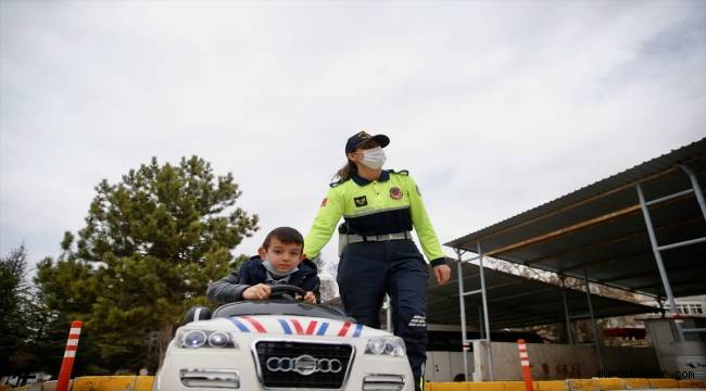 Eskişehir'de ilkokul öğrencileri jandarmaya konuk oldu