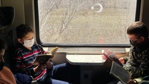 Fırat Ekspresi'nde kitap okuma etkinliği yapıldı