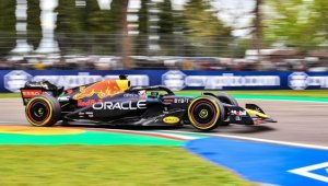 Formula 1'de sezonun ilk sprint yarışını Verstappen kazandı