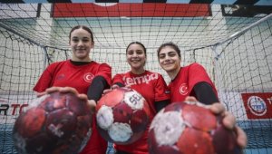 İlkokulda toprak sahada başlayan hentbol aşkı Adasokağı'nı Süper Lig'e taşıdı