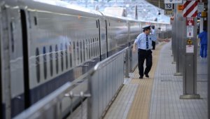 Japonya'da şiddetli deprem sonrası durdurulan hızlı tren seferleri yeniden başladı