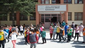 Kahramankazan'da öğrenciler okula maskesiz girmenin mutluluğunu yaşadı