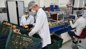 Liselilerin yaptığı ekmekler ramazanda ihtiyaç sahiplerinin de yüzünü güldürüyor