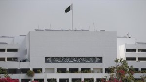 Pakistan'da Cumhurbaşkanı Alvi, Başbakan Han'ın çağrısı üzerine Meclisi feshetti