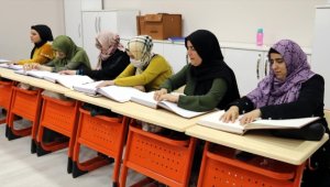 Şanlıurfa'da görme engelliler mukabele geleneğini Braille alfabesiyle sürdürüyor
