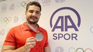 Taha Akgül, 9. Avrupa şampiyonluğunu hocasına armağan etti