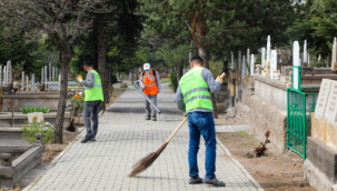 Talas'ta mezarlıklar bayrama hazırlanıyor