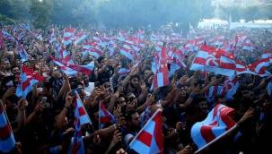 Uçaklarda yer yok! Trabzon'un şampiyonluk maçına akın akın geliyorlar