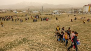 Van'da 200 bin metrekarelik alanda çevreye atılan çöpler toplandı