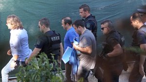 Yunanistan 8 FETÖ üyesi askeri başka ülkelere kaçırdı