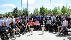 Avrupa şampiyonu Anadolu Efes, şampiyonluk sevincini gazilerle paylaştı