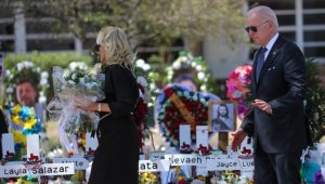 Biden, 19'u öğrenci 21 kişinin öldürüldüğü Teksas'taki okulu ziyaret etti