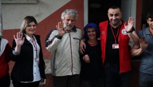 Engelli çift, hayırseverlerin desteğiyle bayramda yeni eşyalarına kavuştu