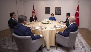Ev sahibi Davutoğlu: Altılı masa dördüncü kez bir arada