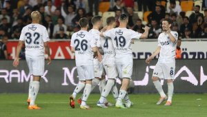 Fenerbahçe sezonu farklı galibiyetle kapattı