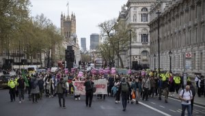İngiltere'nin göçmen ve mültecileri Ruanda'ya gönderme planı gecikebilir