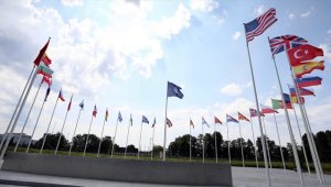 İsveç'in, NATO üyelik başvurusunu pazartesi açıklaması bekleniyor