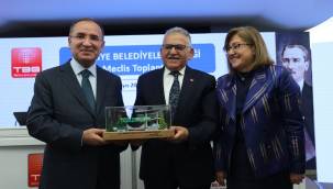 Kayseri Büyükşehir Belediye Başkanı Büyükkılıç’a Çevre Dostu Ulaşım Ödülü