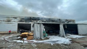 Kayseri'de mobilya fabrikasında yangın!