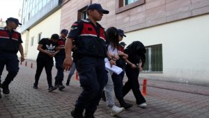 Kayseri'de Sosyal medyada uyuşturucu kullanımını özendirdikleri iddia edilen 4 zanlı yakalandı