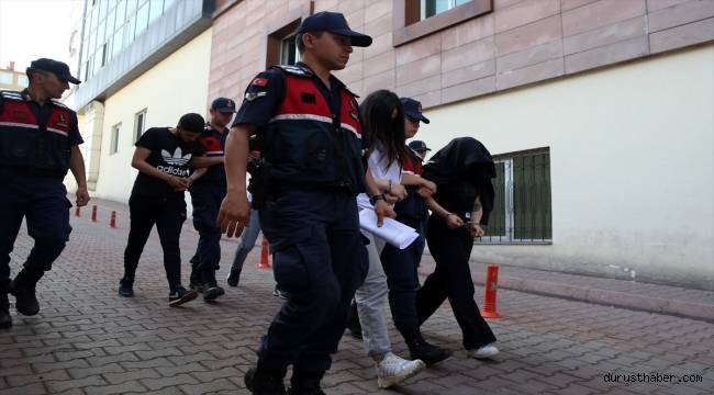 Kayseri'de Sosyal medyada uyuşturucu kullanımını özendirdikleri iddia edilen 4 zanlı yakalandı