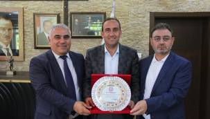 Kızılörenlilerden İncesu Belediye Başkanı İlmek'e plaket