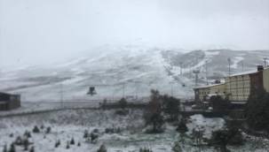 Mayıs ayında Erciyes'e kar yağdı