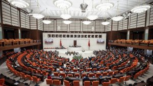 Meclis, ekonomiye ilişkin "torba" kanun teklifi için mesaisini sürdürecek