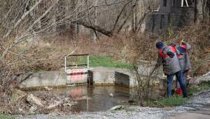 Melikgazi Belediyesi çiftçilere destek için su kanalarını temizledi