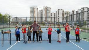 Melikgazi'nin tenis kursu eğlendiri, öğretici ve keyif dolu