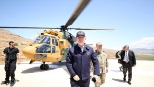 Milli Savunma Bakanı Akar, beraberindeki komutanlarla sınır hattına gidiyor