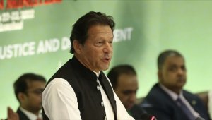 Pakistan'da eski Başbakan Han, seçim kararı alınması için süre tanıyarak yürüyüşe son verdi