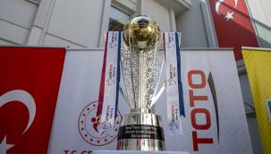 Şampiyon Trabzonspor'un kupası TFF'ye teslim edildi