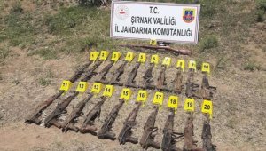 Silopi kırsalında toprağa gömülü 20 Kalaşnikov ve bir keskin nişancı tüfeği ele geçirildi