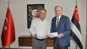 Son Dakika: Beşiktaş'ta başkan Ahmet Nur Çebi adaylık başvurusunu yaptı