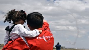 Türk Yıldızları ve SOLOTÜRK otizmli çocuklar için uçtu