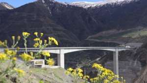 Türkiye'nin en yüksek köprüsü konforlu seyahat imkanı sunuyor