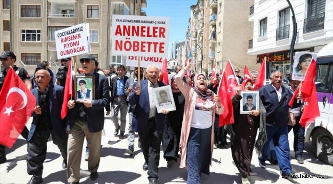 Vanlı aileler HDP İl Başkanlığı önündeki eylemlerini sürdürdü
