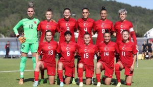 A Milli Kadın Futbol Takımı, özel maçta Azerbaycan'ı 2-0 yendi