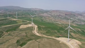 Ağrı'da İpek Geçidi'ne kurulan türbinler rüzgarı enerjiye dönüştürüyor