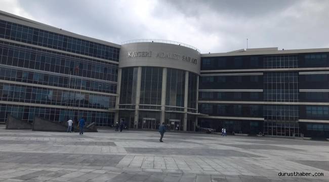 Alacağını istediği şahsın çantasını gasptan yargılana kardeşler hakim karşısına çıktı
