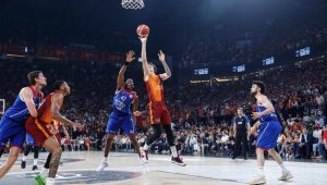 Anadolu Efes, seride 2-1 öne geçti