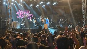 Bahar Şenlikleri kapsamında Fatma Turgut sahne aldı