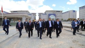 Bakan Kasapoğlu, Çubuk'ta öğrenci yurdu inşaatını inceledi