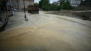 Bartın'da sağanak nedeniyle bazı evlerin bodrum katını su bastı, ulaşım aksadı 