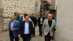 Başkan Büyükkılıç, Vali Çiçek'e Tarihi Kayseri Mahallesi'ni Anlattı