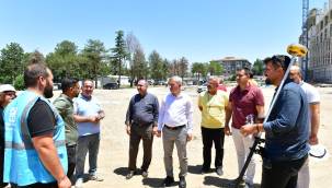 Başkan Çınar, Yeni Belediye Hizmet Binası İnşaatında Çalışan İşçilerle Bir Araya Geldi